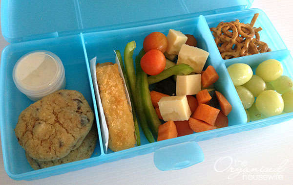 {The Organised Housewife} Lunchbox idea - Fish fingers and salad