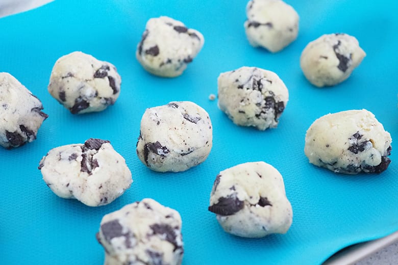 Chocolate Oreo Cookies that are quick and easy to make