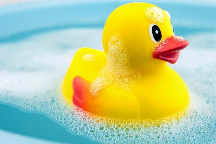 how-to-clean-bath-toys