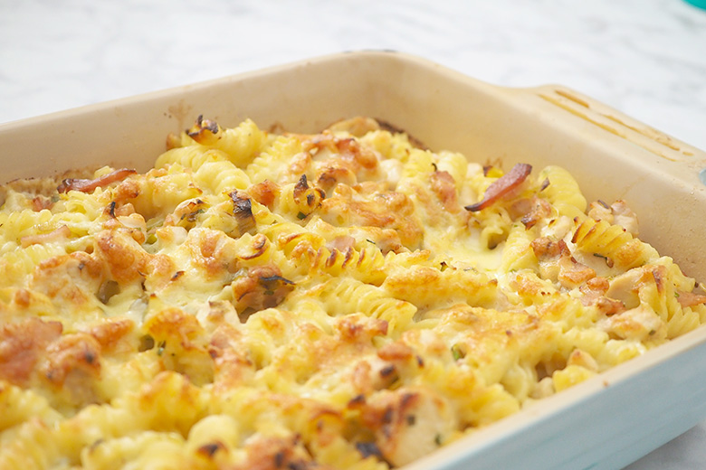 Creamy Chicken Pasta Bake – A delicious, quick and easy to make Creamy Chicken Pasta Bake recipe that my children love – it’s my youngest daughter’s favourite dinner!