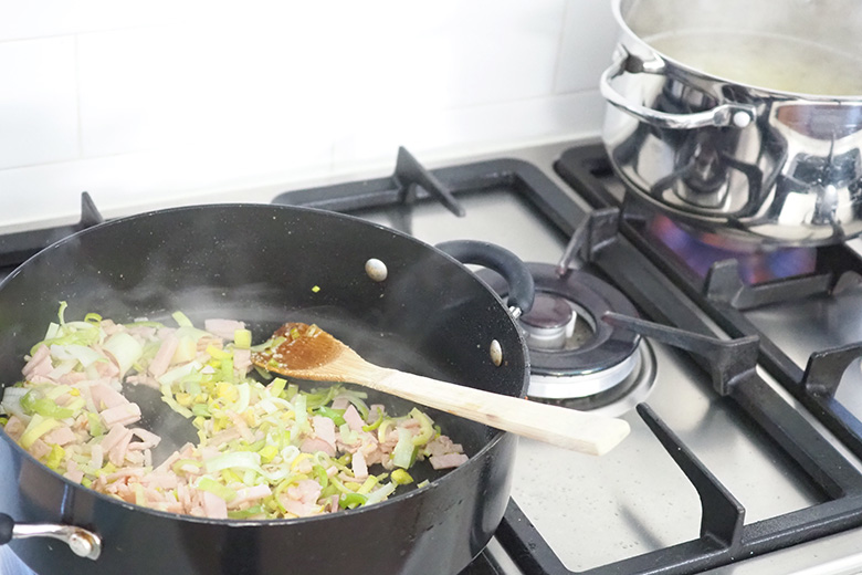 A delicious, quick and easy to make Creamy Chicken Pasta Bake recipe that my children love – it’s my youngest daughter’s favourite dinner!