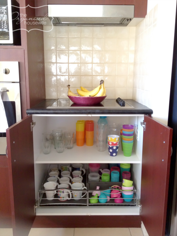 Kitchen storage idea for cups and drink bottles cupboard - The