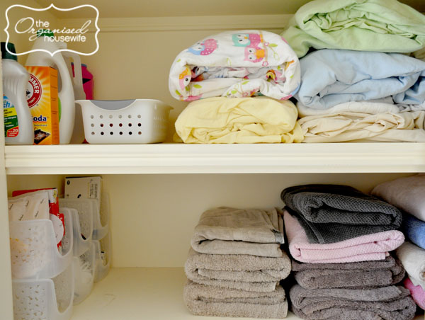 {Video} How to Fold Bath Towels - The Organised Housewife