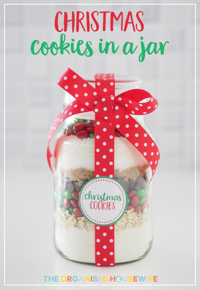 Christmas Cookie Mix in a Jar is a fabulous homemade gift idea. Look no further for a creative handmade gift idea for your friends, kids teachers, family, neighbours, work colleagues. The gift of a DIY kit, so they can make their own batch of Christmas cookies.