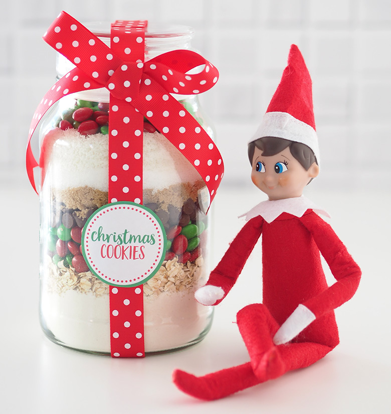 Christmas Cookie Mix in a Jar is a fabulous homemade gift idea. Look no further for a creative handmade gift idea for your friends, kids teachers, family, neighbours, work colleagues. The gift of a DIY kit, so they can make their own batch of Christmas cookies.