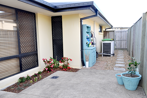 {The Organised Housewife} Creating an Outdoor Potting Bench 12