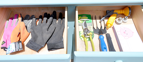 {The Organised Housewife} Creating an Outdoor Potting Bench 16