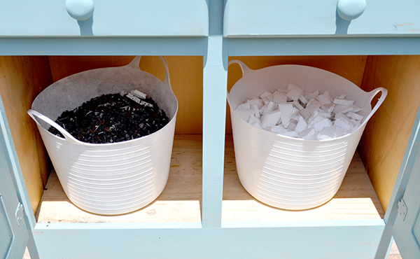 {The Organised Housewife} Creating an Outdoor Potting Bench 17