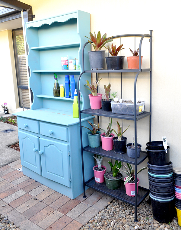 {The Organised Housewife} Creating an Outdoor Potting Bench 18