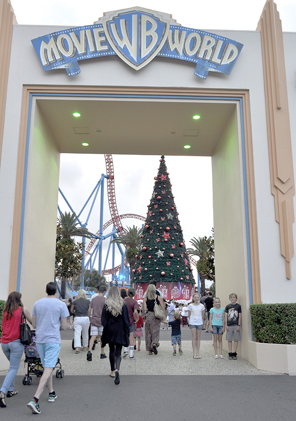 {The Organised Housewife} Movie World White Christmas 1