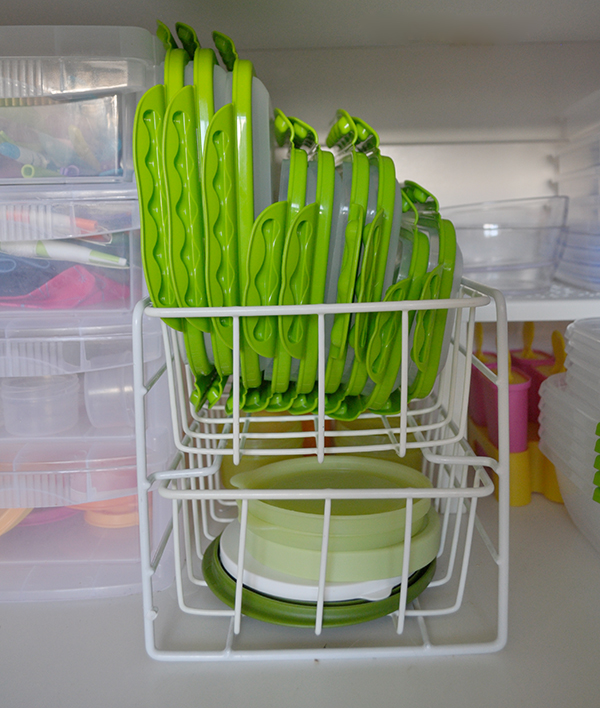 {The Organised Housewife} Organising Tupperware Plastics Cupboard 3