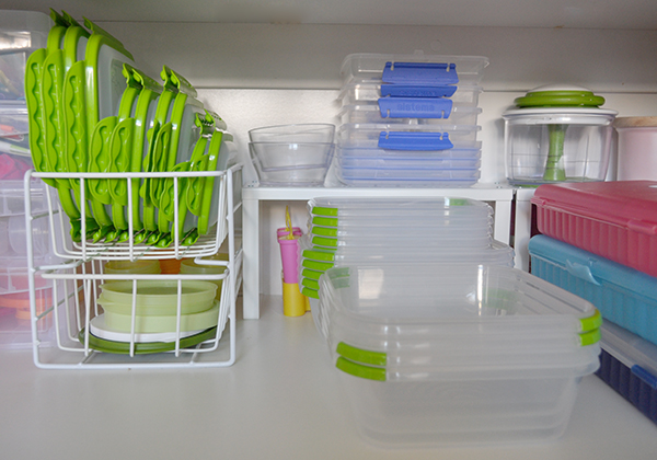 {The Organised Housewife} Organising Tupperware Plastics Cupboard 4