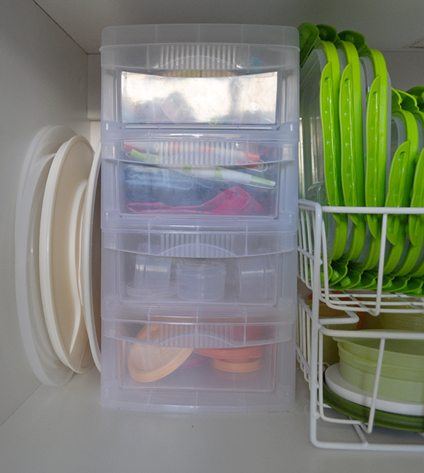 {The Organised Housewife} Organising Tupperware Plastics Cupboard 5