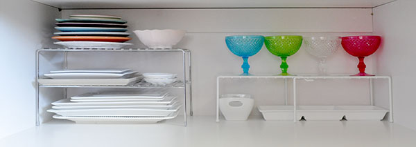 {The-Organised-Housewife}-Orgnaise-the-crockery-cupboard-3