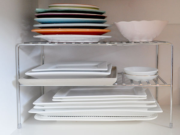 {The-Organised-Housewife}-Orgnaise-the-crockery-cupboard-4