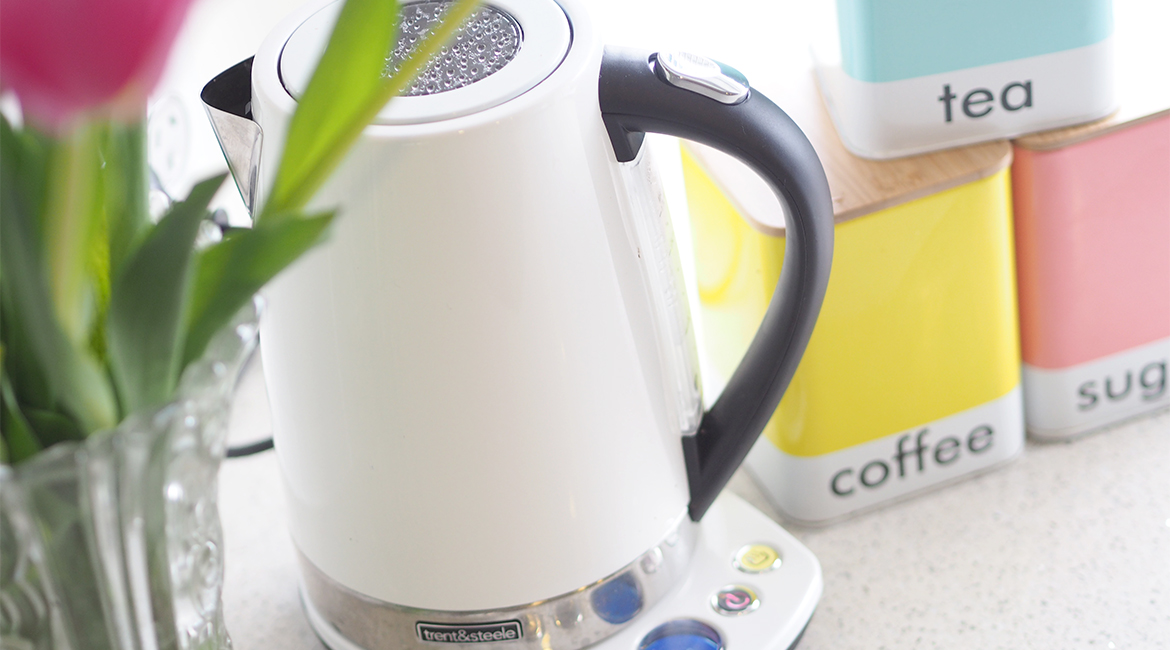 how to clean plastic kettle