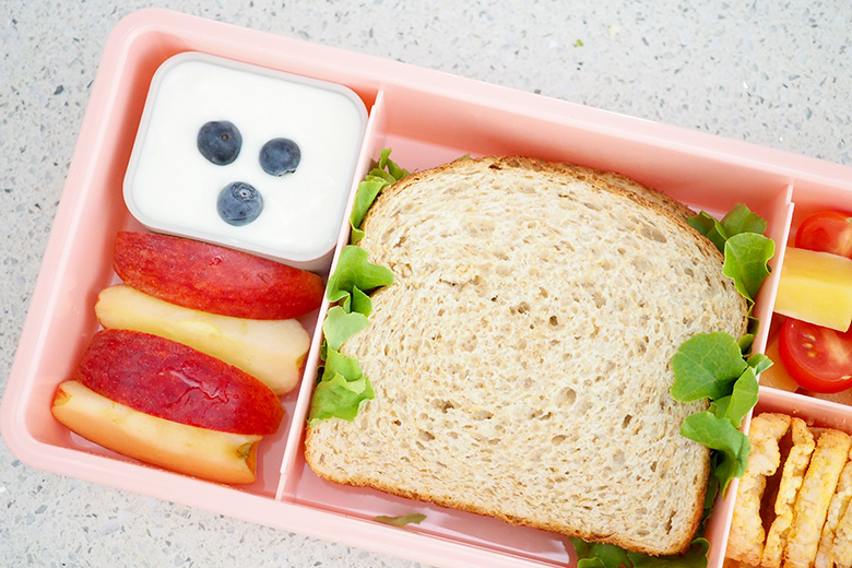 Pack Apples in Lunch Boxes: 4 Best Ways!