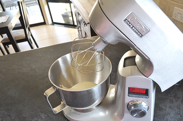 {The Organised Housewife} Sunbeam MixMaster 10