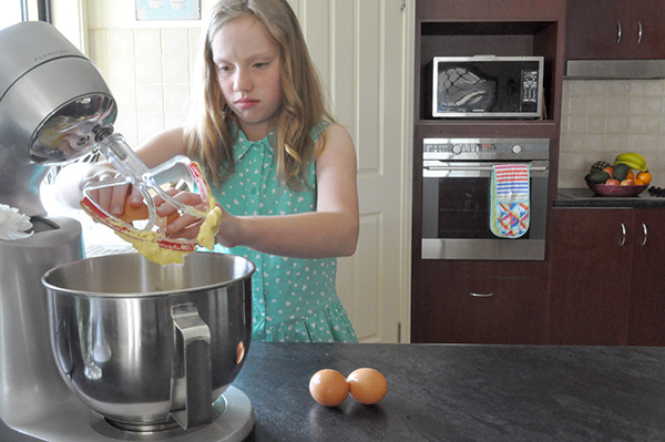 {The Organised Housewife} Kids in the Kitchen - Healthy Apple Cake 4