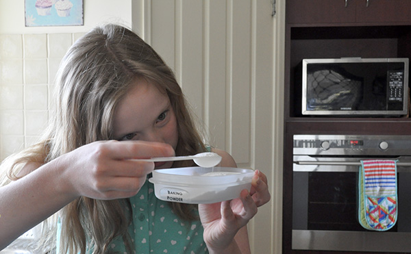 {The Organised Housewife} Kids in the Kitchen - Healthy Apple Cake 5