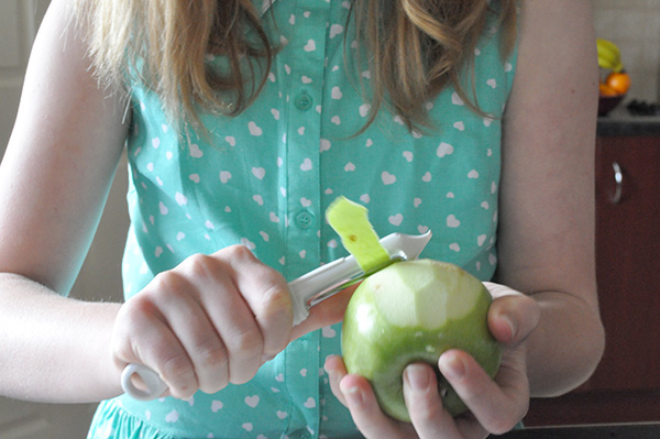 {The Organised Housewife} Kids in the Kitchen - Healthy Apple Cake 7