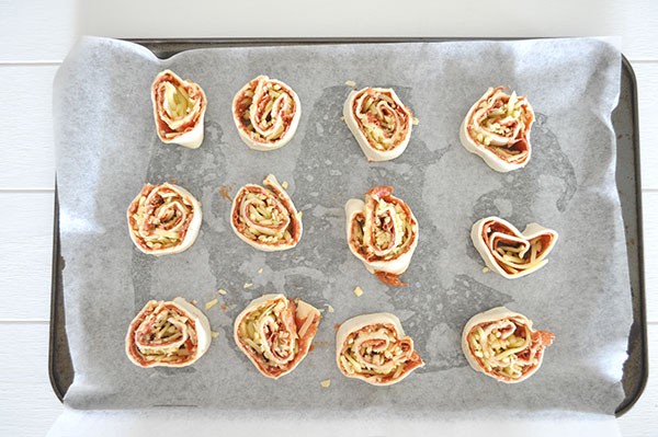 {The-Organised-Housewife}-Super-Easy-Puff-Pastry-Pizza-Scrolls-6