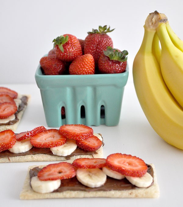 Healthy-After-School-food-Snack-idea---Banana-strawberry-nutella-cruskit-