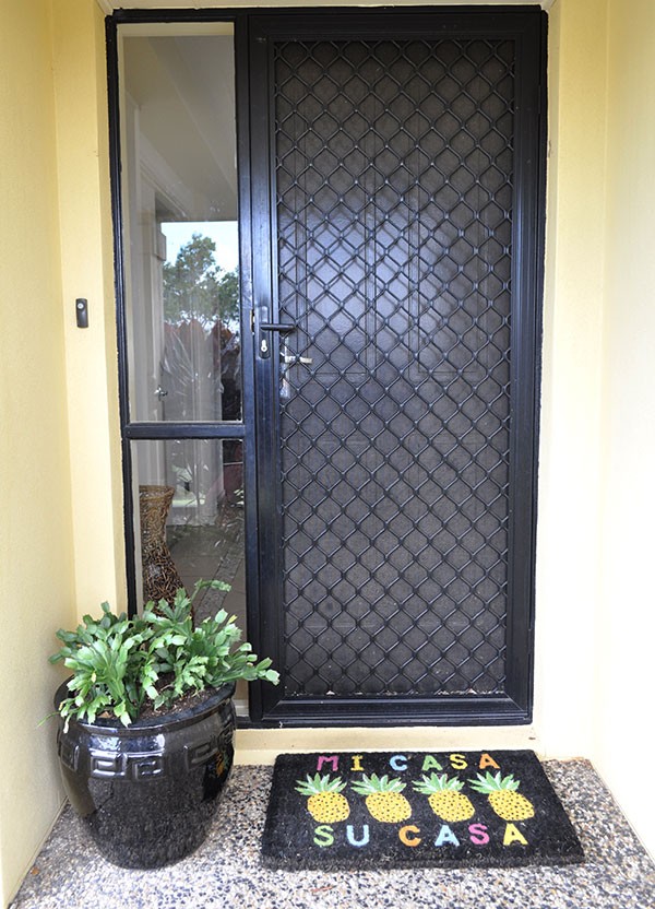 tropical-front-entry-pineapple-door-mat