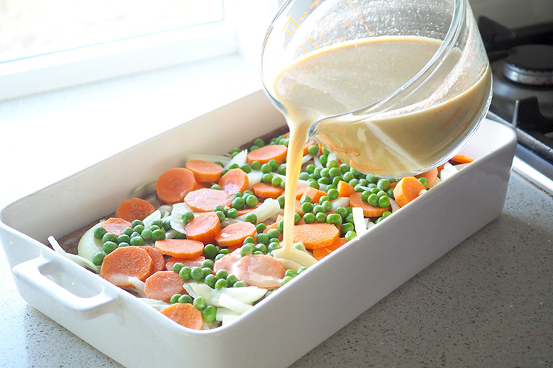 Preparing sausage casserole