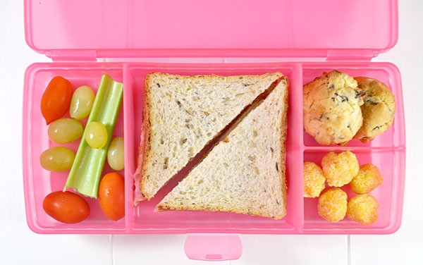 Lunchbox-Idea-with-healthy-Apricot-Balls