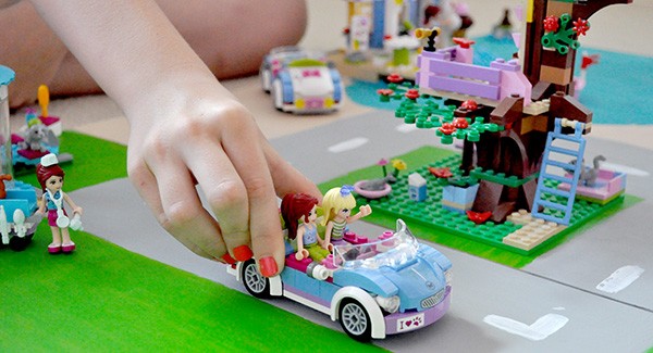 https://theorganisedhousewife.com.au/wp-content/uploads/2015/04/15-39733-post/Girls-Lego-Friends-Play-Ideas-4-600x325.jpg