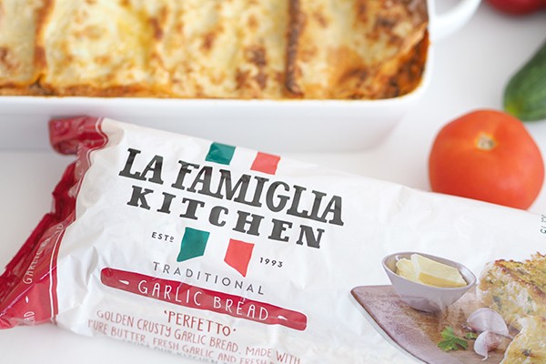 La-Famiglia-Garlic-Bread-1