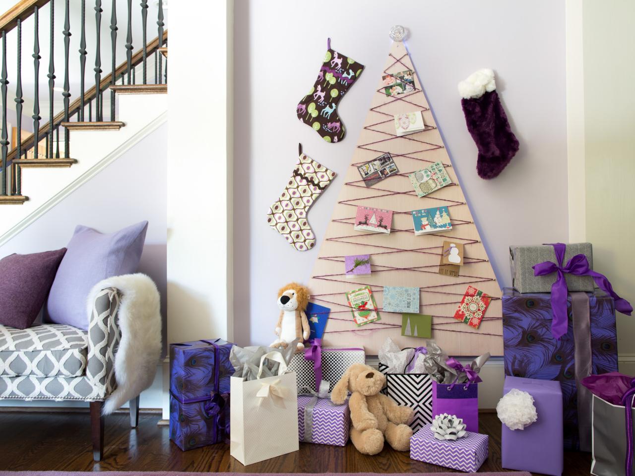 Clever and creative ways to display your Christmas cards. 