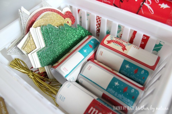 gift-wrapping-station-tags