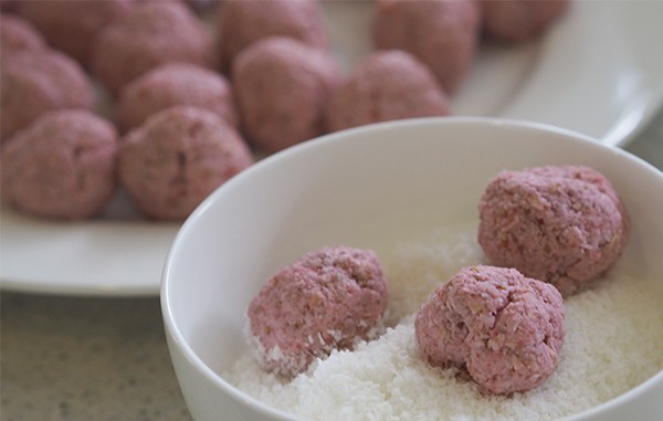 These strawberry balls are a healthy bliss ball to snack when feeling hungry.