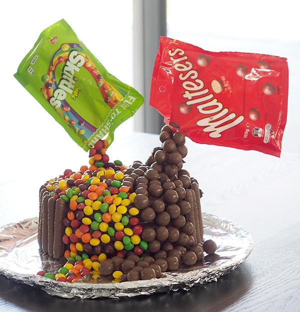 A really fun and quirky birthday cake idea. The kids will be amazed by the gravity cake with their favourite lollies or chocolates falling down from the packet. 