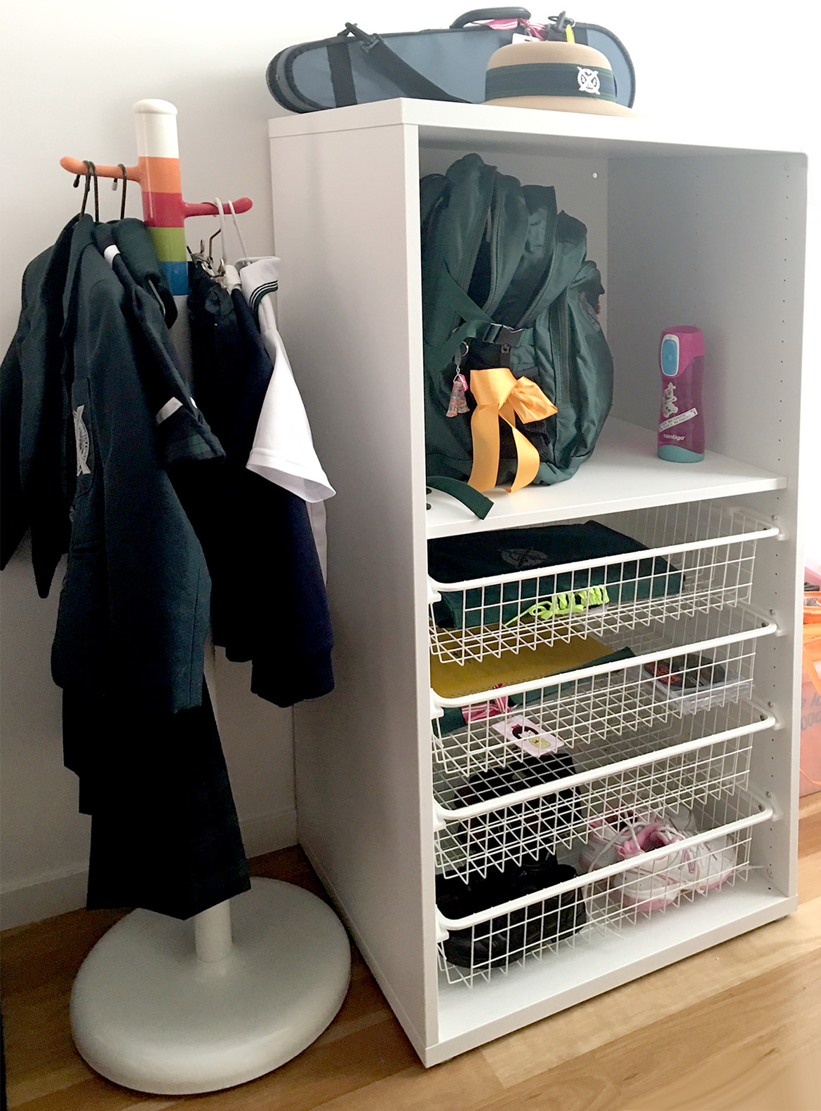 This is a fabulously organised storage unit for the kids school stuff, to keep everything in one place to help keep the school mornings stress free. 