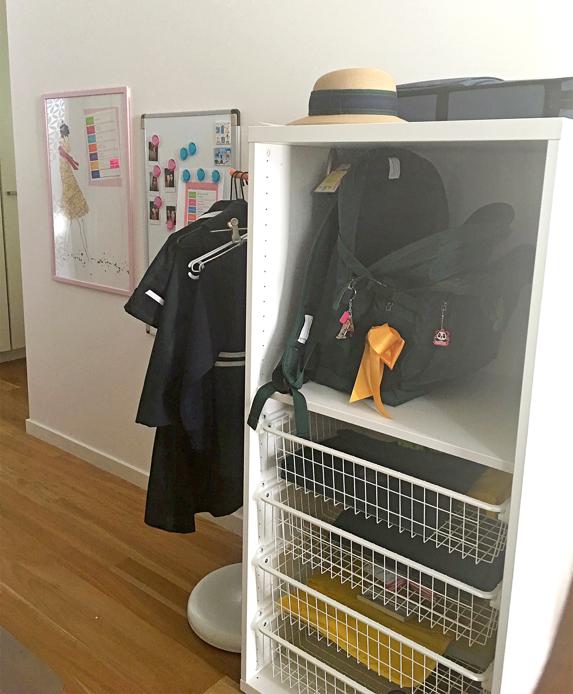 This is a fabulously organised storage unit for the kids school stuff, to keep everything in one place to help keep the school mornings stress free. 