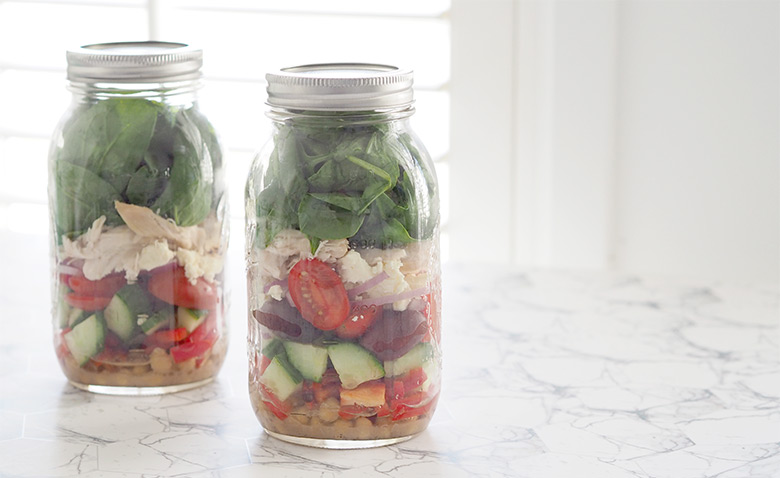 How to Make a Loaded Tuna Mason Jar Salad for Lunch