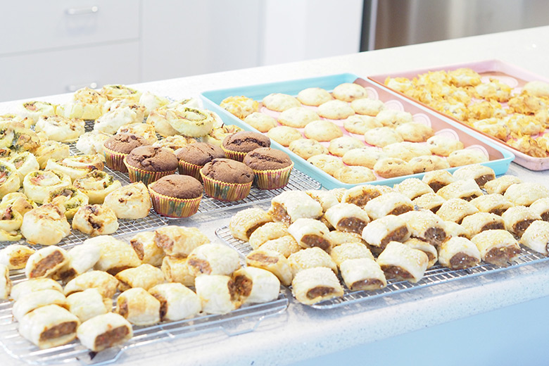 Towards the end of the school holidays I spend a few hours doing a big bake up of Freezer Friendly Lunch Box Recipes so the kids have snacks on hand to add to their school lunchboxes. I find this really helpful as some weekends I don't have time to bake something new for the upcoming week.