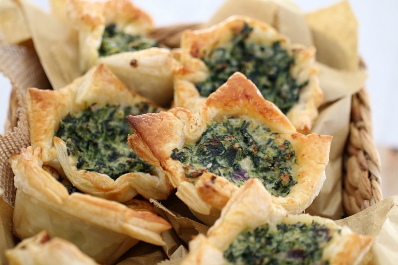 SPINACH & RICOTTA TARTS - These Spinach & Ricotta Tarts with puff pastry are very quick and easy to prepare. Not only are they delicious, but they are also freezable. Dad will love having these for lunch the next day.