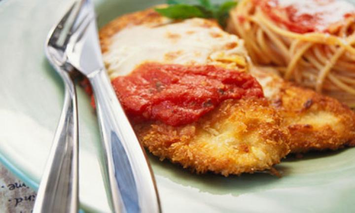 EASY CHICKEN PARMIGIANA - It is usually difficult to book a table on Fathers Day, so why not bring the pub to Dad? This is a classic that it is really easy to make at home and a great dish to cook if you have to feed a hungry family.