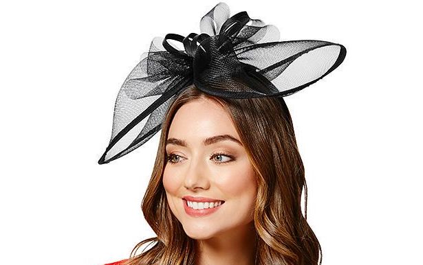 Melbourne Cup is quickly approaching! When I think of Melbourne Cup, I picture food, fashion and fun. If you haven't planned anything, here are some quick recipes, craft ideas and fascinator picks that I put together