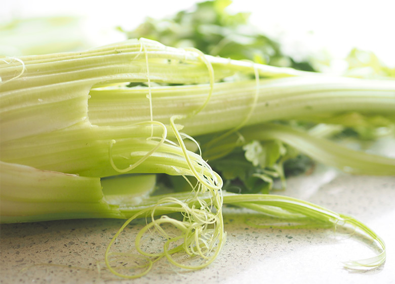 how-to-easily-remove-the-stringy-bit-from-celery-1
