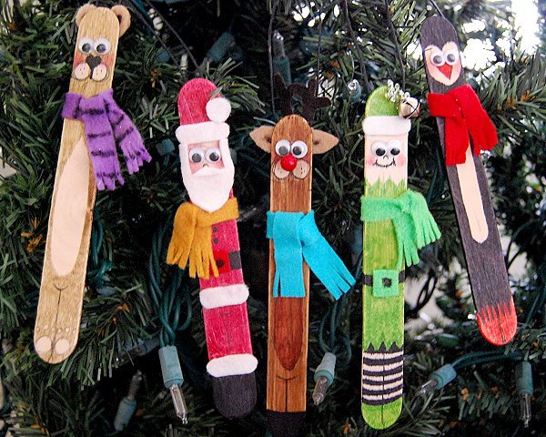 CHRISTMAS CRAFT IDEA - CRAFT STICK CHRISTMAS DECORATIONS - These little craft stick guys are adorable. They would be so cute on your Christmas tree, and they are easy enough to create in an hour or two. Nice thing is that there is little drying time since you can use markers instead of paint.