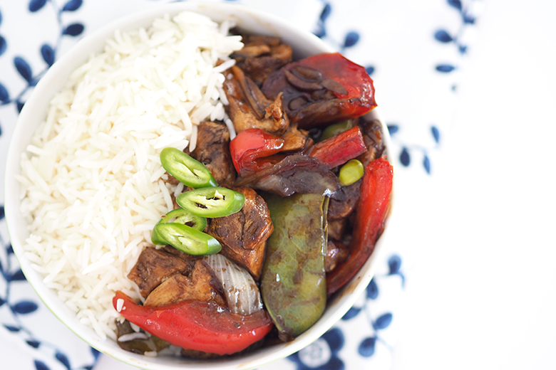 Struggling for weeknight dinner ideas? In our busy household I like our weeknight dinners to be quick and easy. Stir-fries can be made in 15 minutes or less, are super easy and taste good. It's also a great dish to use up any vegetables you have in the fridge that are about to spoil.