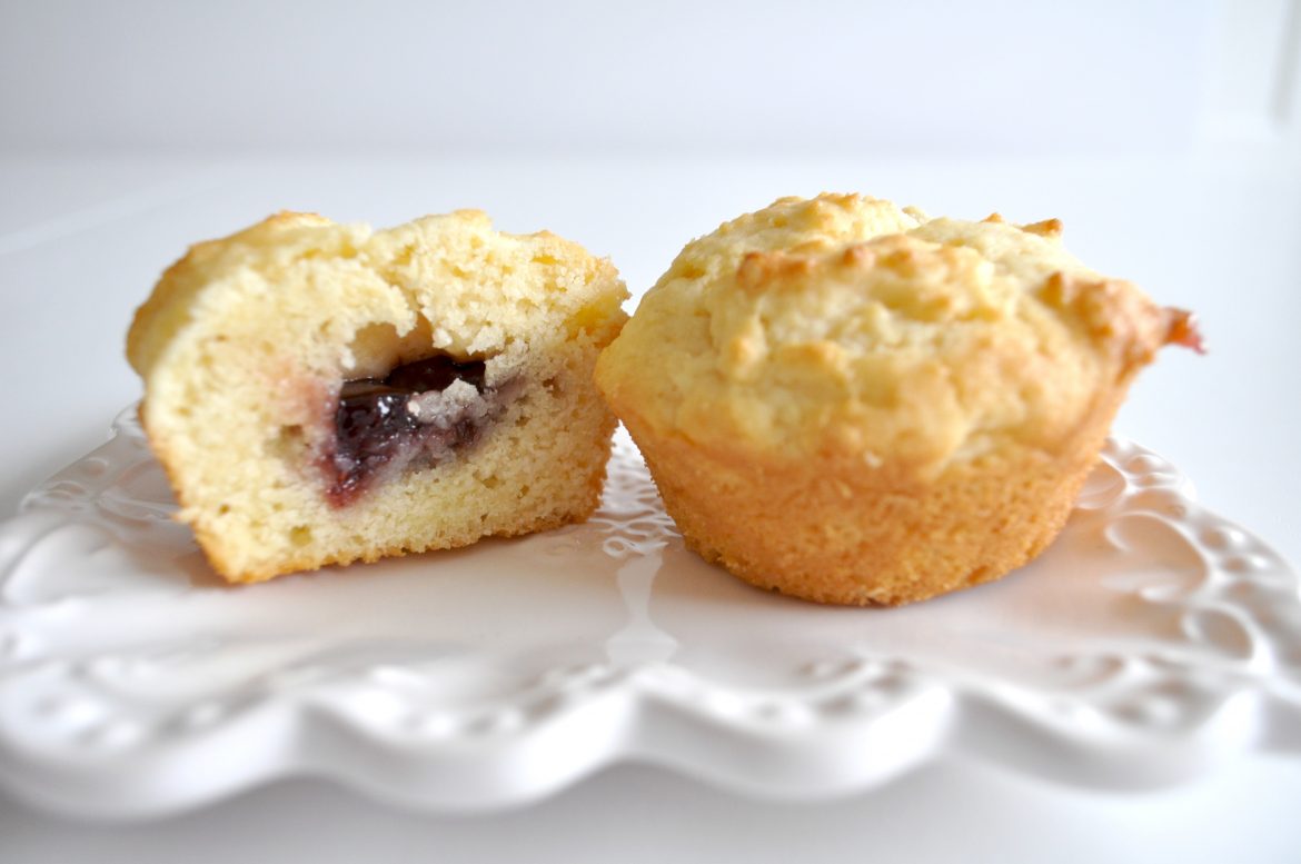 JAM & CREAM MUFFINS - This tastes just like a jam and cream scone. Such a yummy recipe!