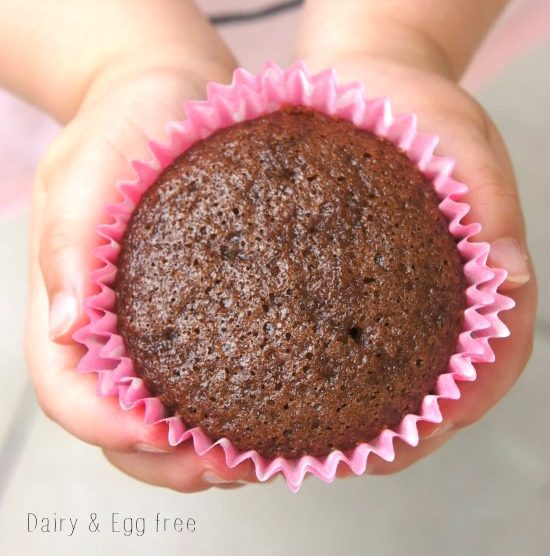 EASY CHOCOLATE CUPCAKE - Here is a delicious, quick and easy chocolate cupcake recipe that you can whip up at a moments notice. They are also wonderful to make with kids. These cupcakes are diary and egg free, so perfect for children who suffer from food allergies (or have friends that do) and are moist and delicious.