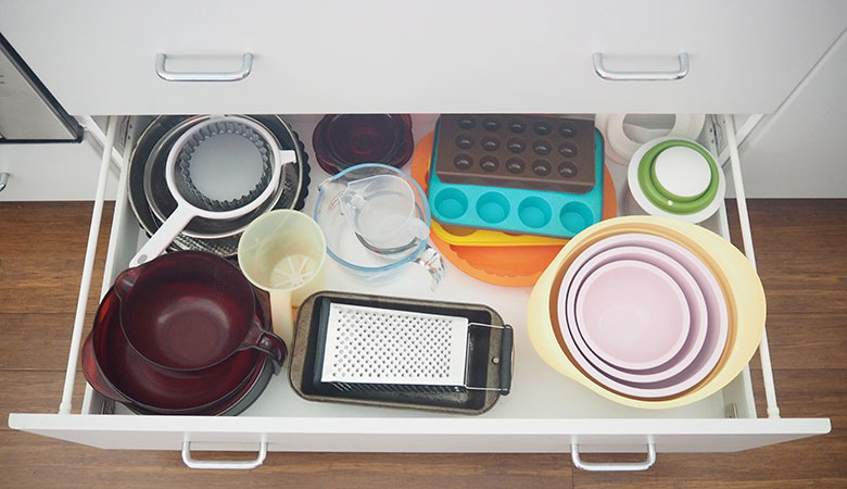 Keeping the kitchen cabinets tidy can be an endless battle especially if the kids are helping to put away the clean dishes. However, if you make defined spaces for crockery, plastics, cutlery etc this will help the family place everything back into the right spot. Here is a look inside some of my kitchen cupboards.