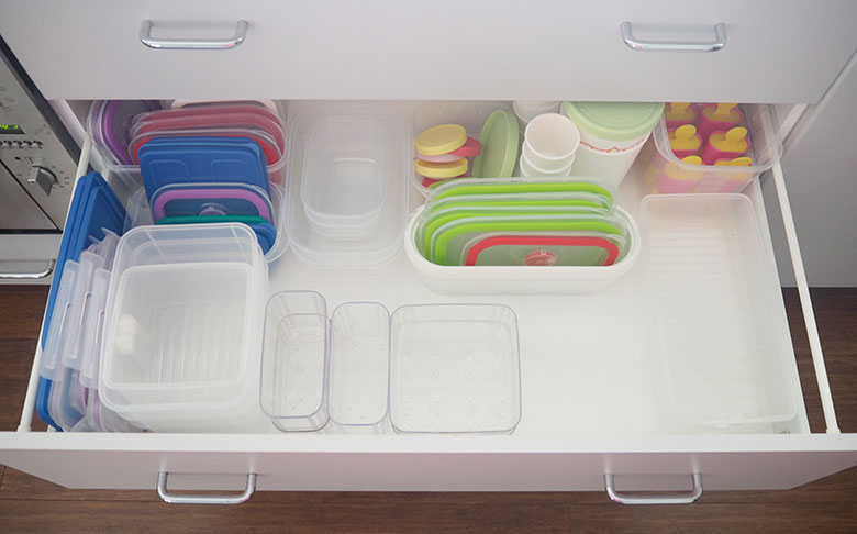Keeping the kitchen cabinets tidy can be an endless battle especially if the kids are helping to put away the clean dishes. However, if you make defined spaces for crockery, plastics, cutlery etc this will help the family place everything back into the right spot. Here is a look inside some of my kitchen cupboards.